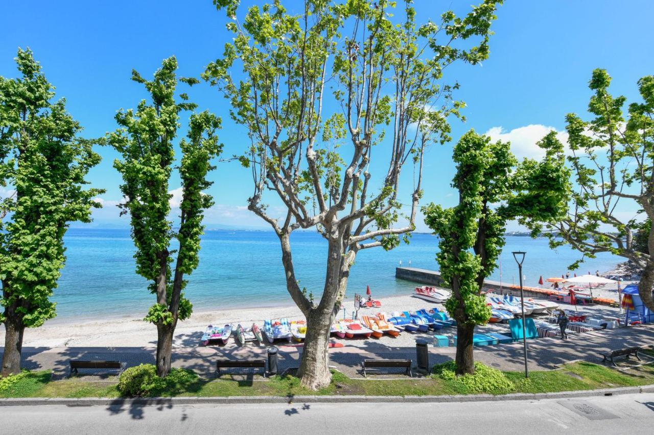 Hotel Aurora Desenzano del Garda Exterior photo