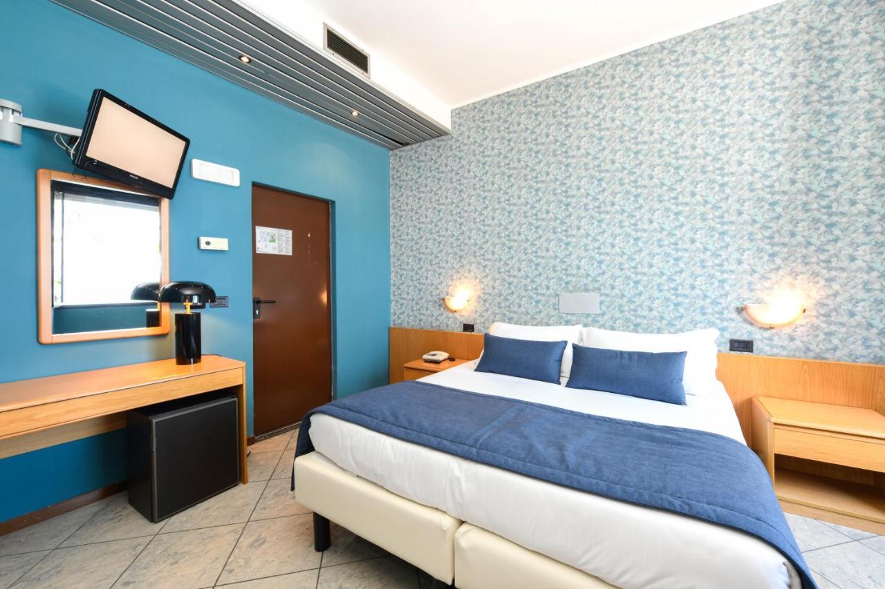 Hotel Aurora Desenzano del Garda Exterior photo